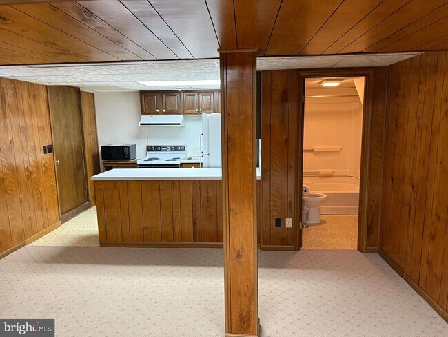 Building Photo - 5293 Roller Rd