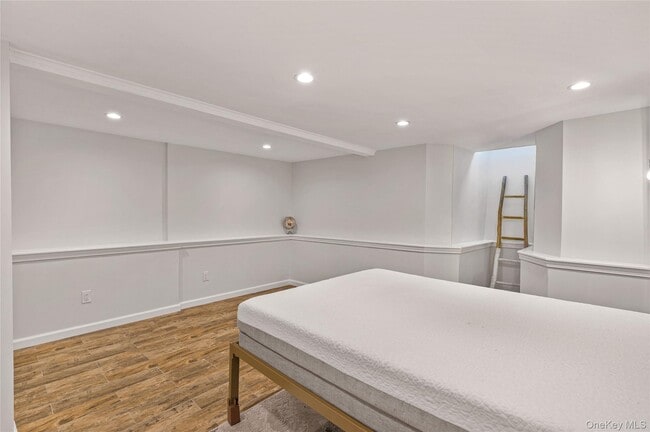 Building Photo - 150 Kings Hwy