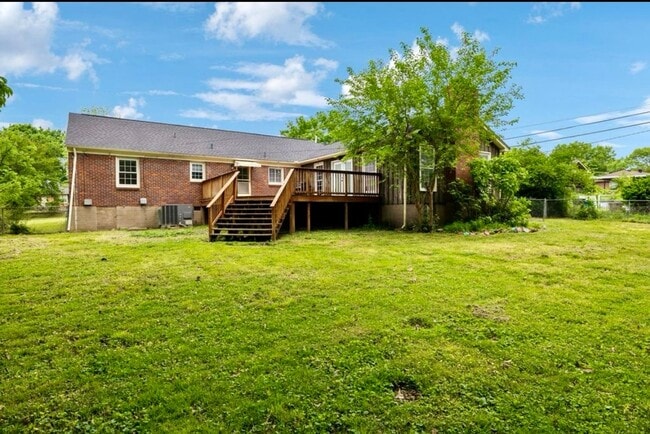 Building Photo - Very large 4 bedroom ranch in Donelson, TN...