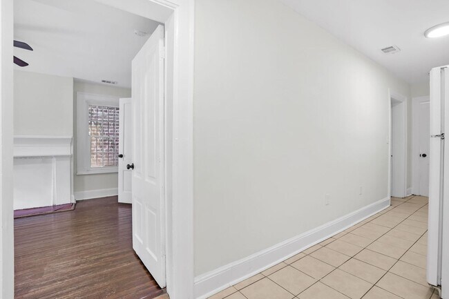 Building Photo - 703 Barnard St