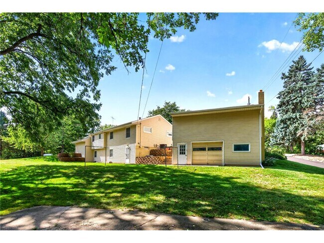 Building Photo - 6015 Aspen Rd