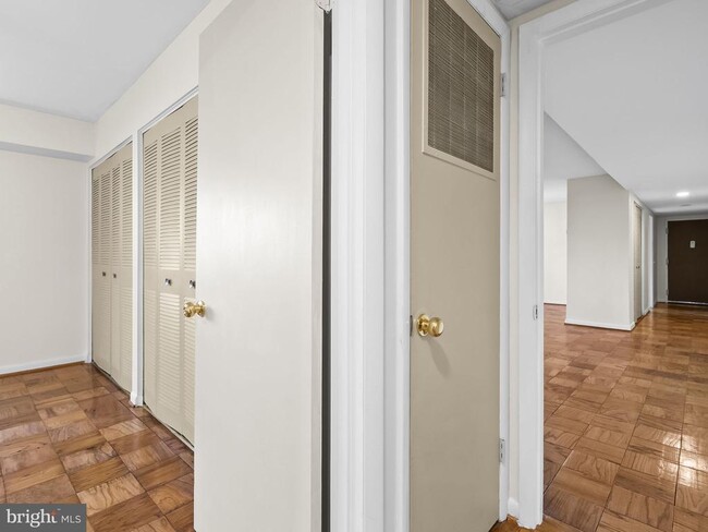 Building Photo - 10613 Montrose Ave