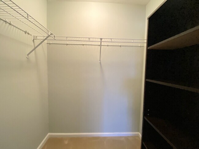 Building Photo - Two Bedroom Spacious Condo Near Everything Bluffton Has to Offer!