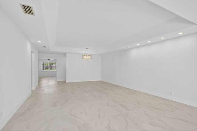 Building Photo - 9151 Pine Springs Dr