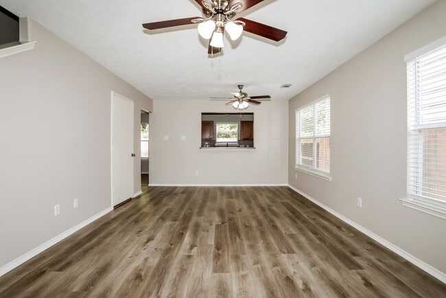 Building Photo - 33103 Cottonwood Bend