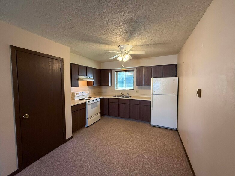 Kitchen - 203 S 6th St
