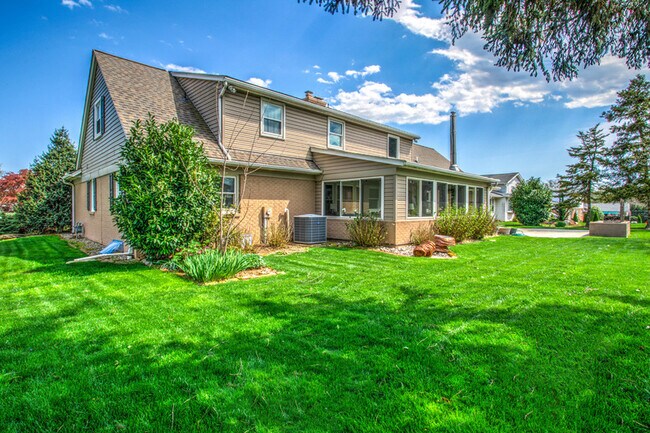 Building Photo - 1827 Larchmont Ln
