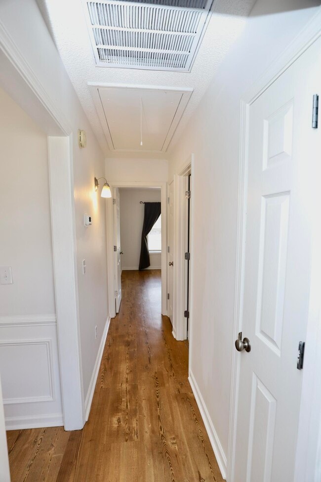 Building Photo - 3065 Temple Rd