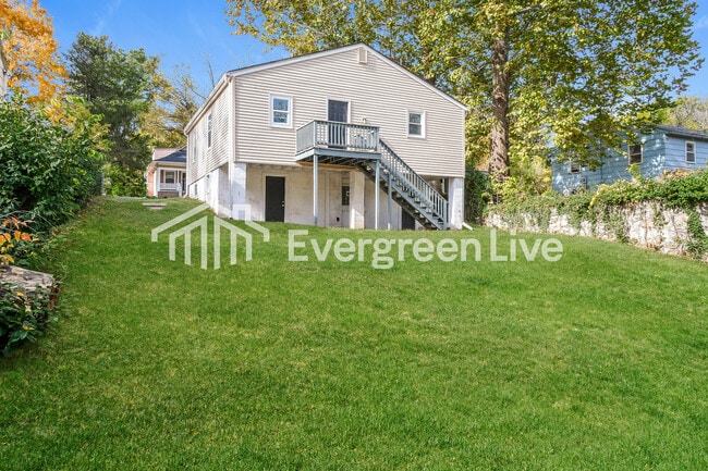 Building Photo - 319 S Hocker Ave