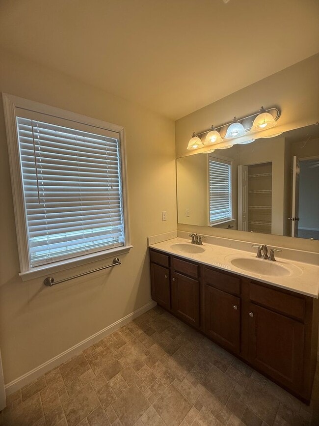 Building Photo - FOR RENT-Available Now! 3 Bed / 2.5 Bath Town-home