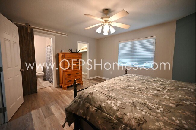 Building Photo - WaterFront, Furnished Unit in Niceville