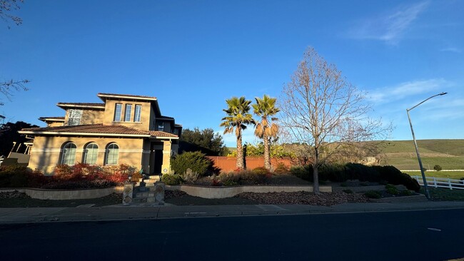 Building Photo - AVAILABLE! Open House Saturday 2/8/25 at 1...