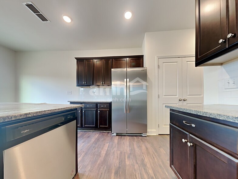 Building Photo - 845 Headland Wy
