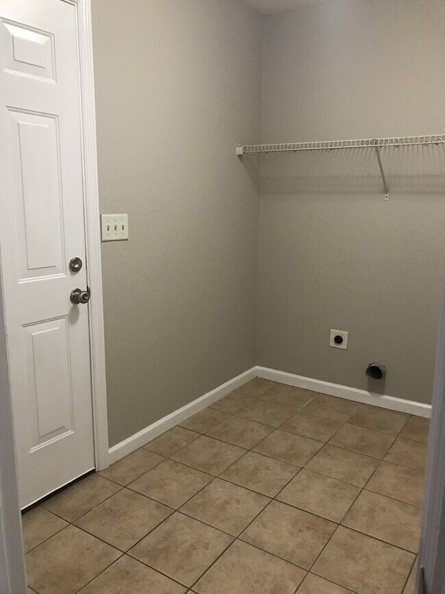 Building Photo - 1138 Colony Cir