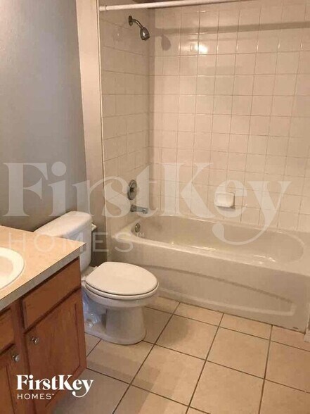Building Photo - 1212 E 108th Ave