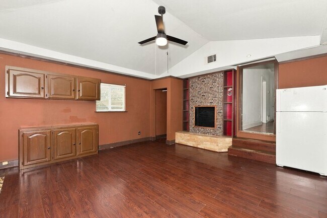 Building Photo - 623 W Owings St
