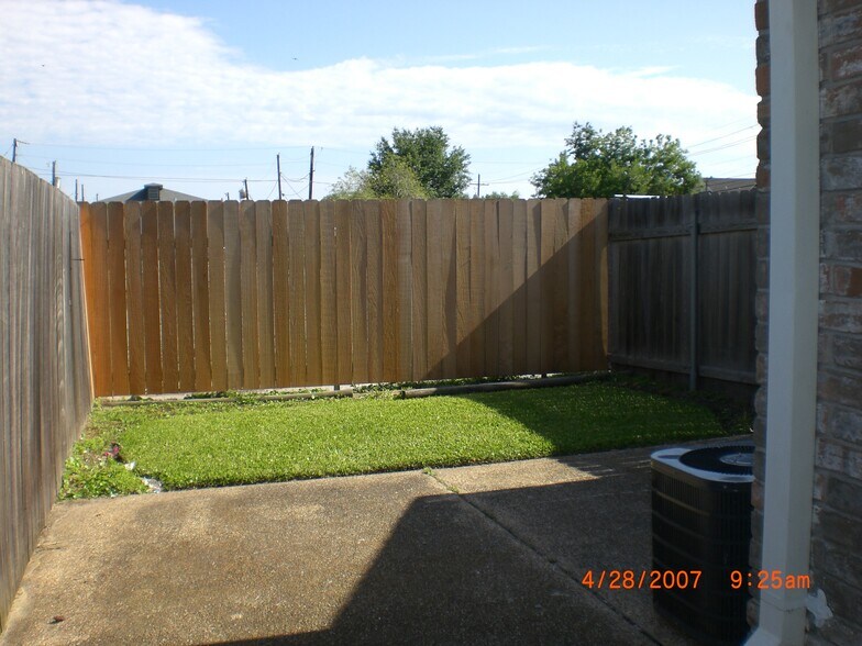 Building Photo - 209 Pine St