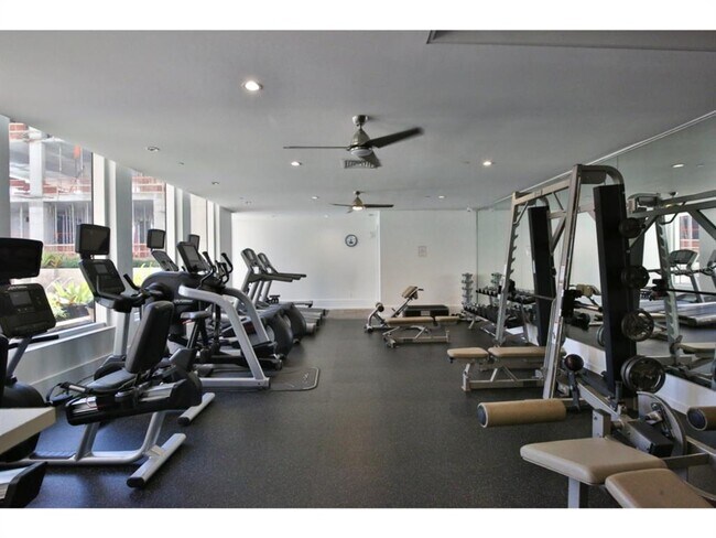 Building Photo - 1350 Main St