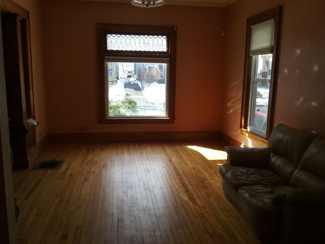 Livingroom - 931 Westcott St