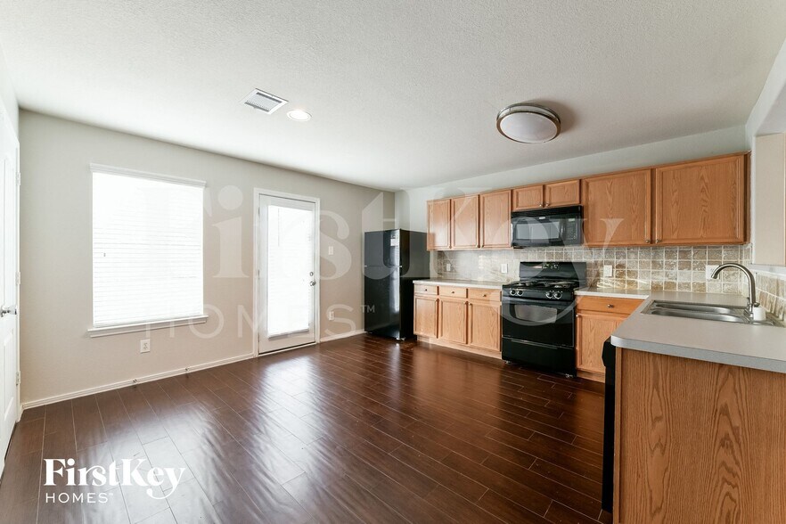 Building Photo - 29635 Evergreen Hills Dr