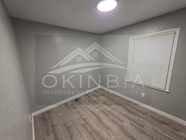 Building Photo - 323 Verona Rd