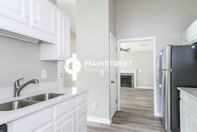 Building Photo - 3 Bedroom Pet-Friendly Home in Greensboro, NC with Main Street Renewal