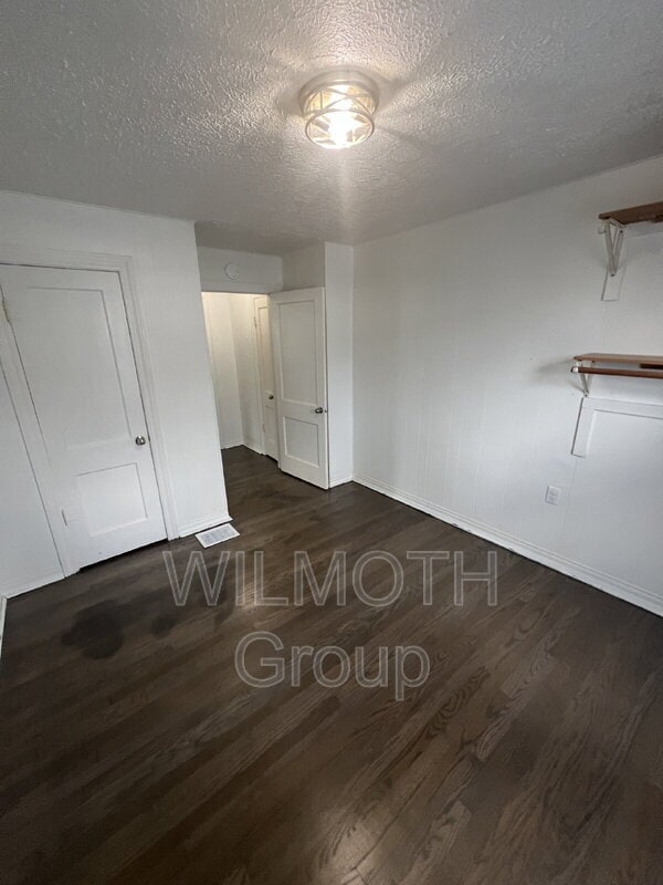 Building Photo - 702 W 23rd St