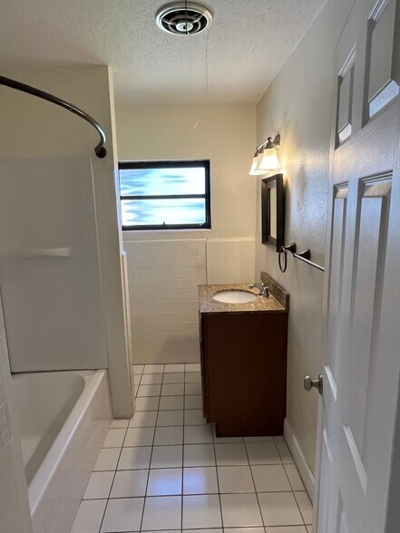 Building Photo - 1106 Banana River Dr