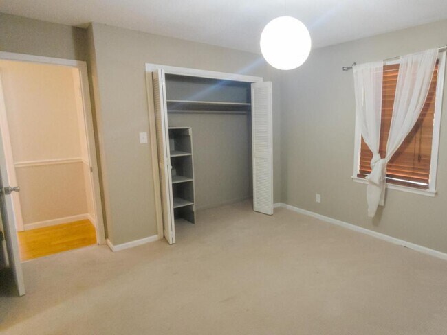 Building Photo - 122 Maxwell Dr