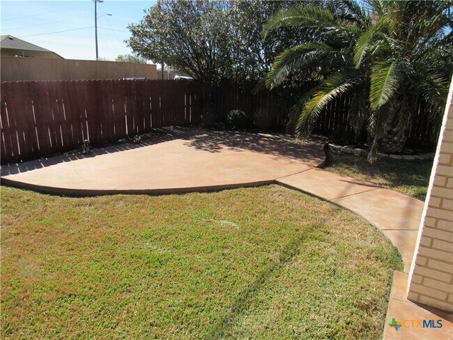 Building Photo - 5812 Montrose Dr