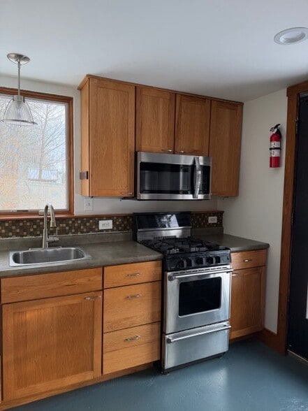 Building Photo - 67 Proctor Ave