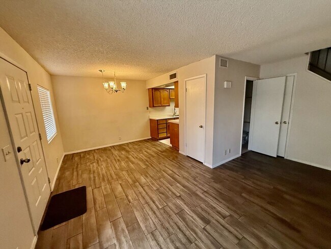 Building Photo - 286 W Palomino Dr