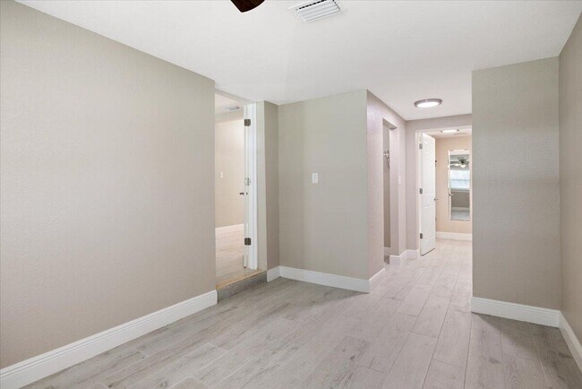 Building Photo - 807 S 12th St