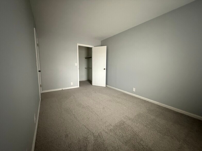Master Bedroom - 908 S Lexington Ave