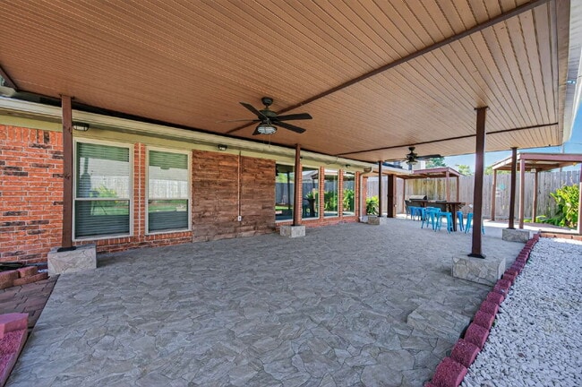 Building Photo - One of a kind home in Katy with large backyard and outdoor Oasis. With nearly 2300 sqft there's p...