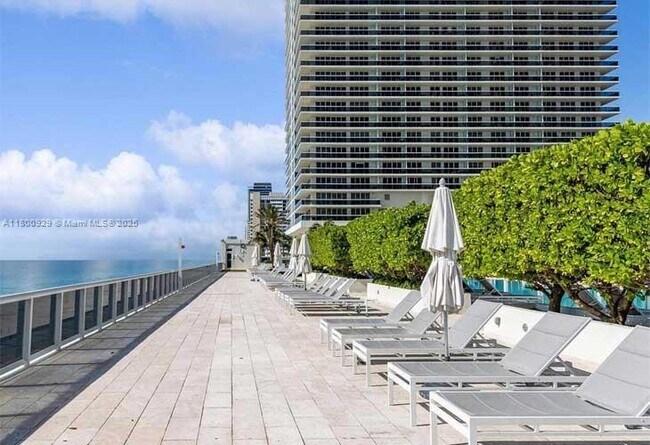 Building Photo - 1830 S Ocean Dr