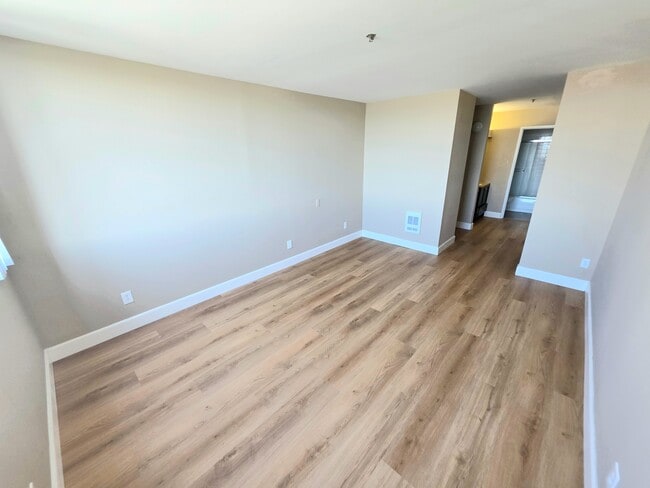 Building Photo - 555 Pierce St