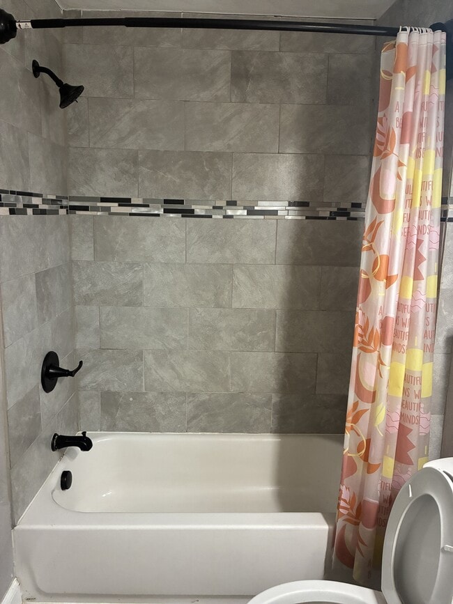 Building Photo - 2808 Beachmont Ave