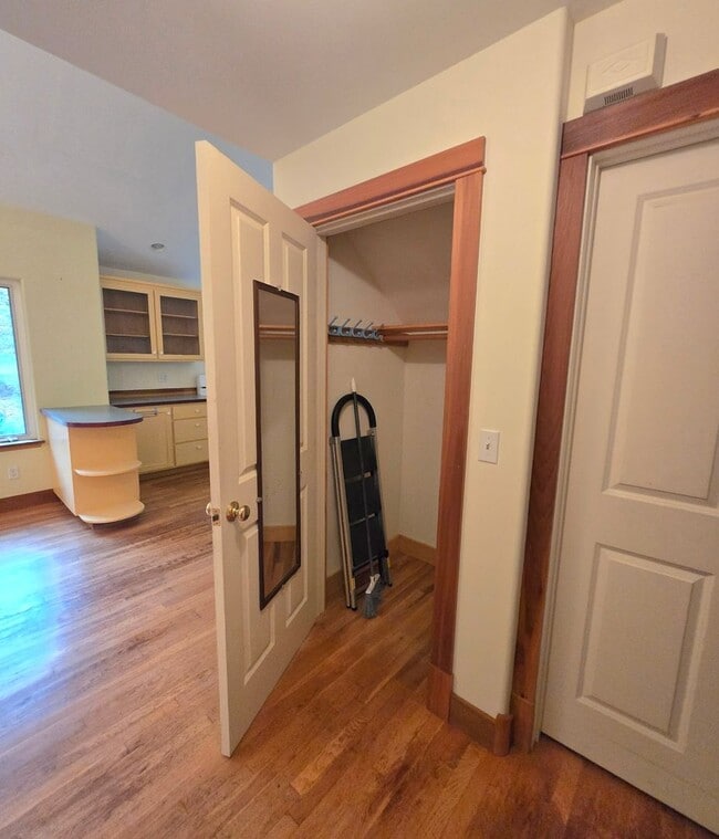Building Photo - 2 Bedroom, 2 Bathroom Home For Rent in the...
