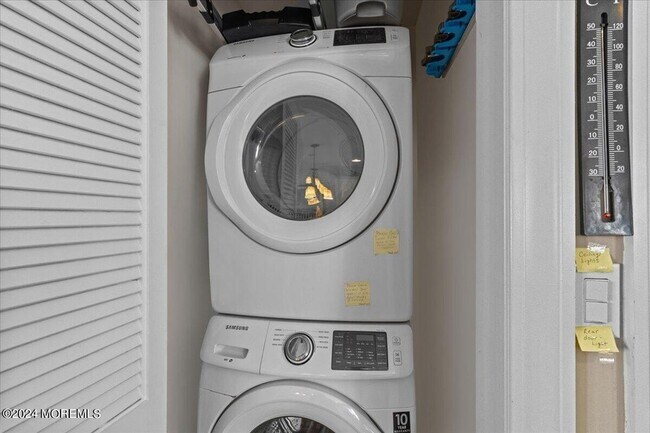 Building Photo - 17 2nd Ave