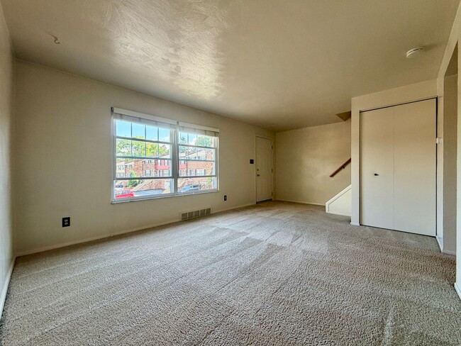 Building Photo - 450 Mower Dr