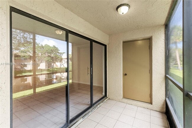 Building Photo - 301 Lakeview Dr