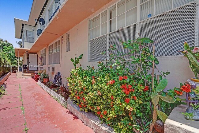 Building Photo - 6860 Abbott Ave