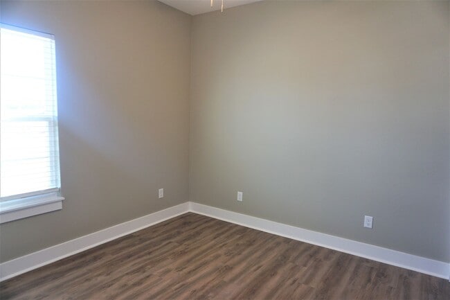 Building Photo - 3 Bedroom, 2 Bath Home in Valley View