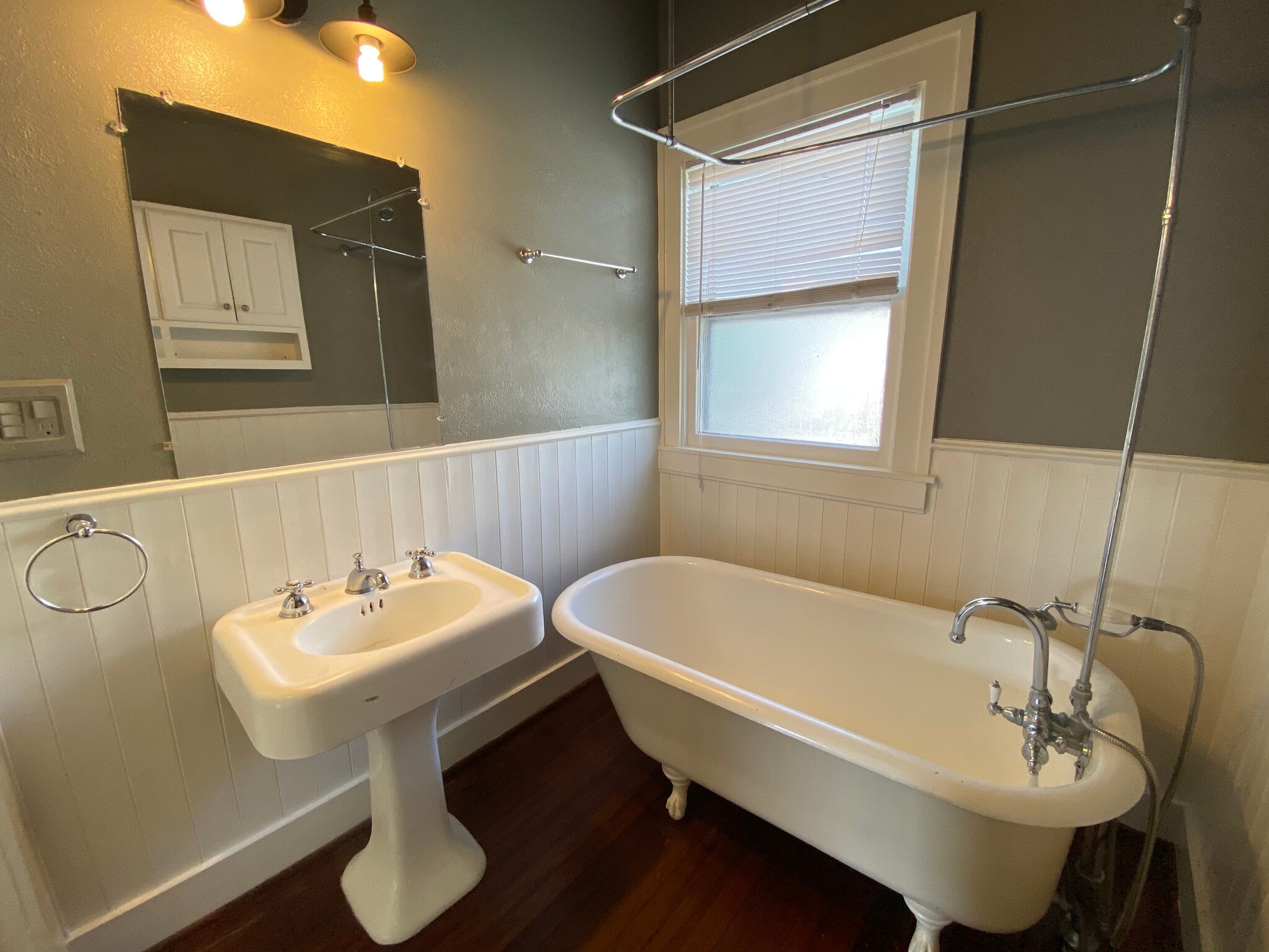 Full Bath 2 - 5519 Miller Ave