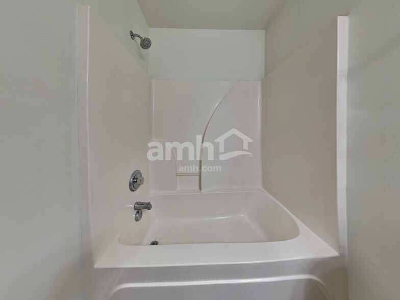 Building Photo - 8312 Ainsworth St