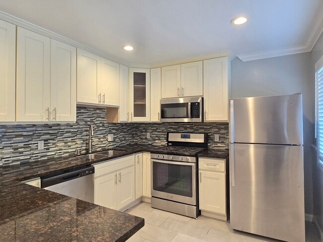 Building Photo - 450 California St