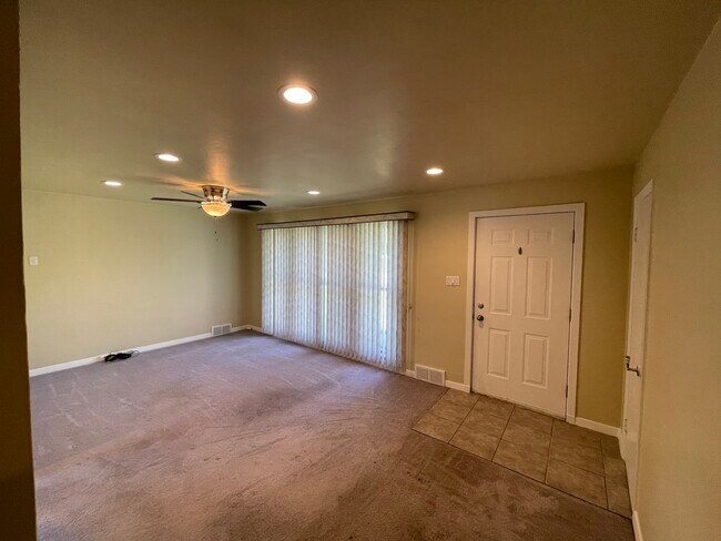 Building Photo - 11 Shagbark Rd