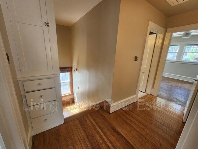 Building Photo - 2300 Sewell St