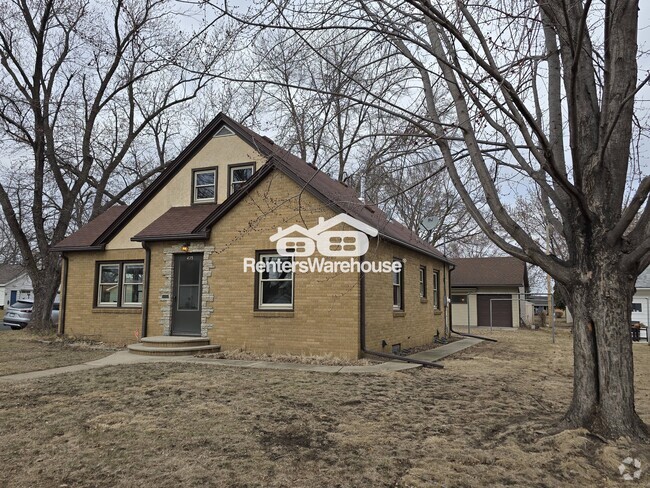 Building Photo - 435 5th Ave W